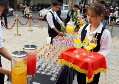 Show tiệc đồ uống Welcome Drinks tại Vincom Bà Triệu  
